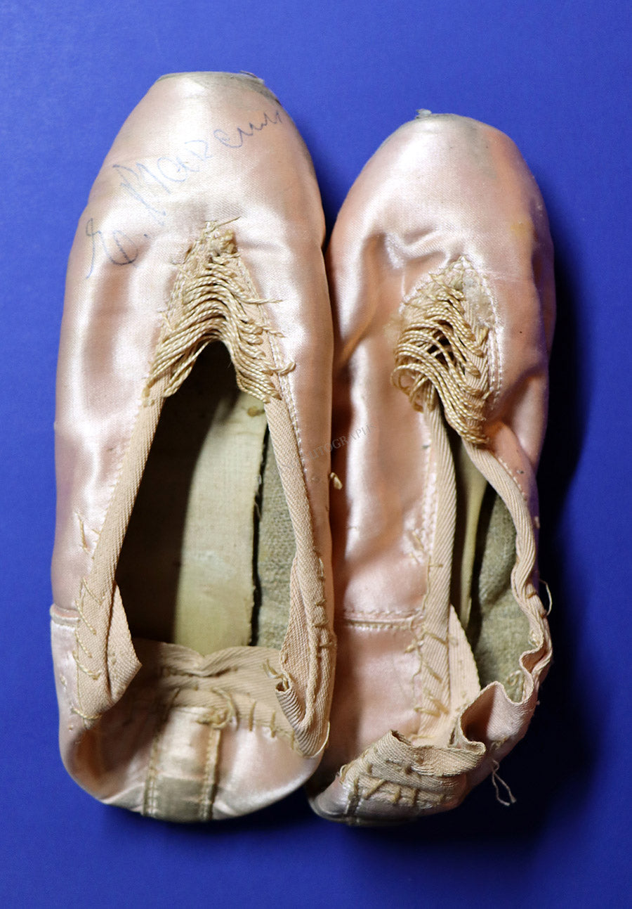 Ekaterina Maximova Autograph Signed Pointe Shoe 1981 – Tamino