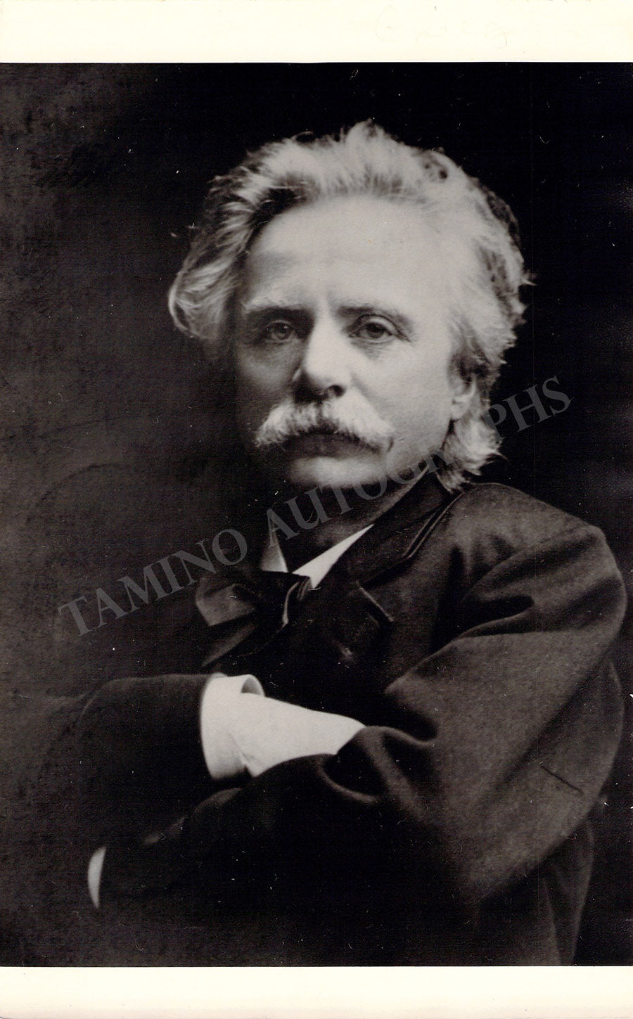 Edvard Grieg Signature Cut & Photograph – Tamino