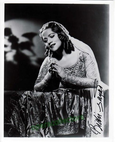 Sayao, Bidu - signed photo as Juliette